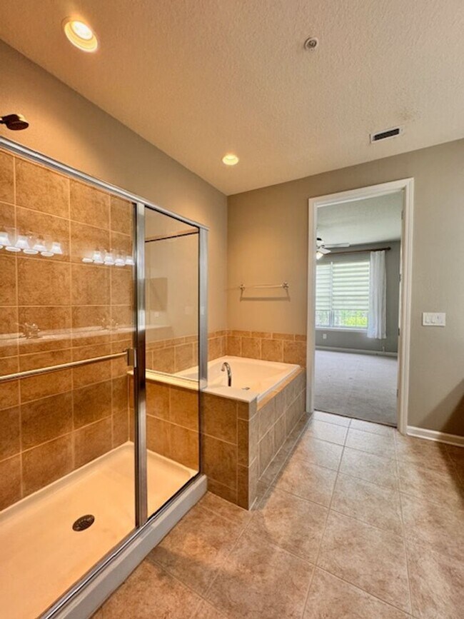Building Photo - Condominium for rent