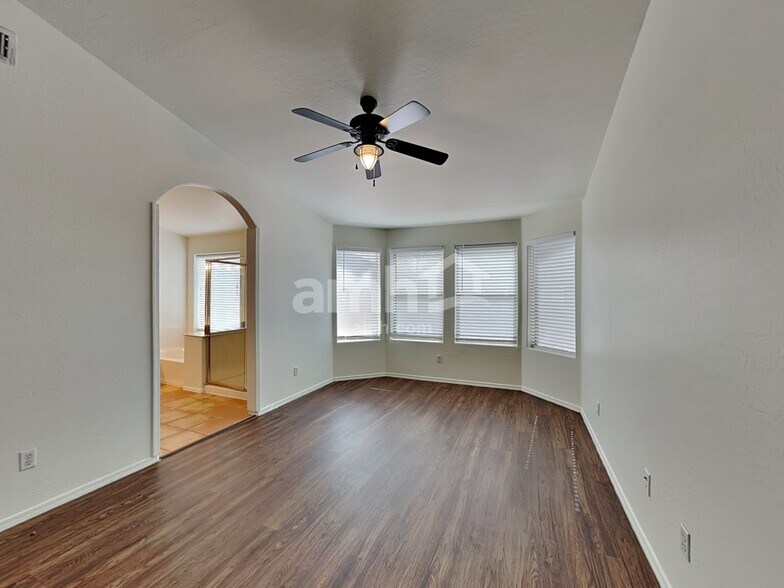 Building Photo - 717 W Beth Dr