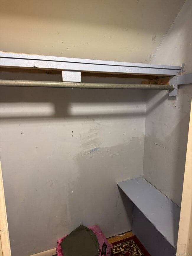 Building Photo - 64 Thompson St