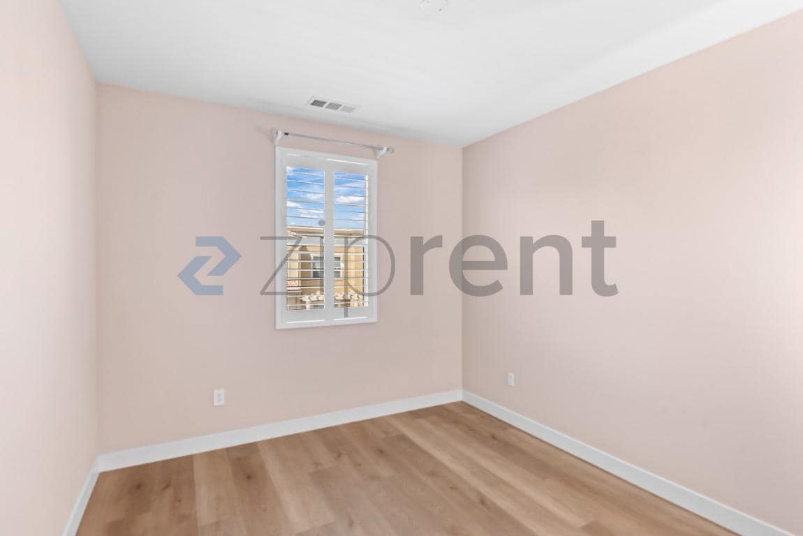 Building Photo - Unit