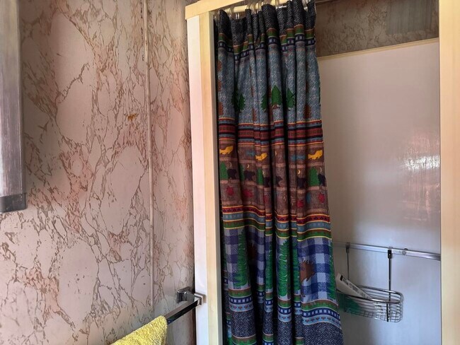 Building Photo - 814 Brattleboro Rd