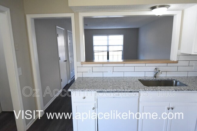 Building Photo - 912 S Edgebrook Ln