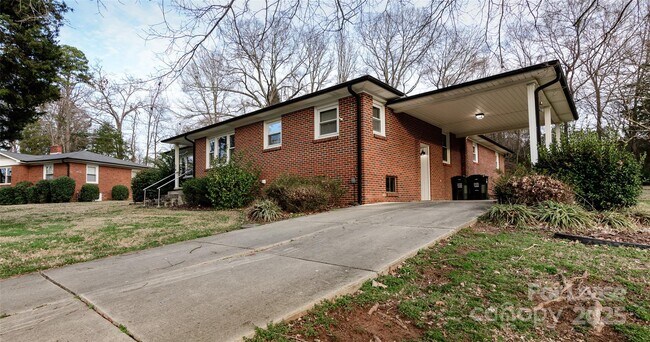 Building Photo - 34 Rollingwood Ln
