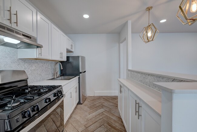 Building Photo - 43 Cottage St