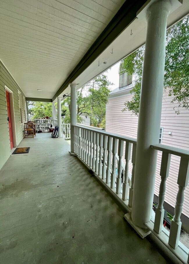 Building Photo - Available 8/1. Gorgeous 2 BR/1 BA Unit in the Historic East Side!