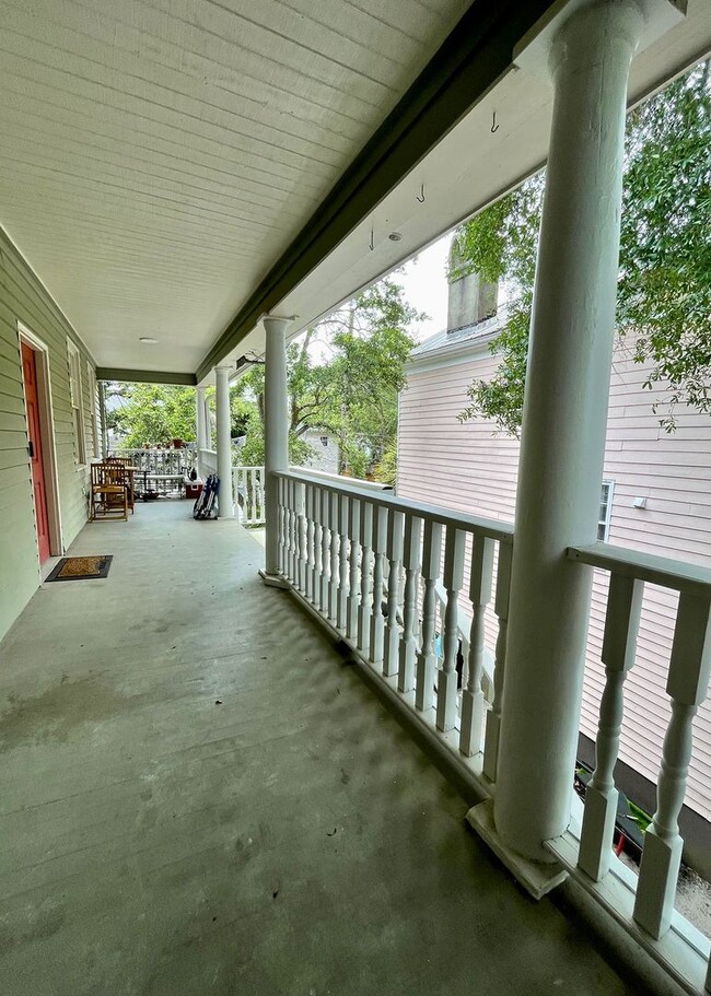 Building Photo - Available 9/1. Gorgeous 2 BR/1 BA Unit in the Historic East Side!