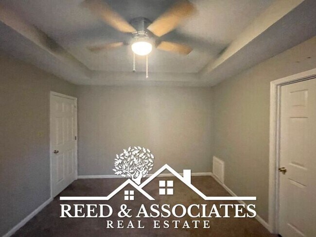 Building Photo - 3 Bedroom in Oakland!