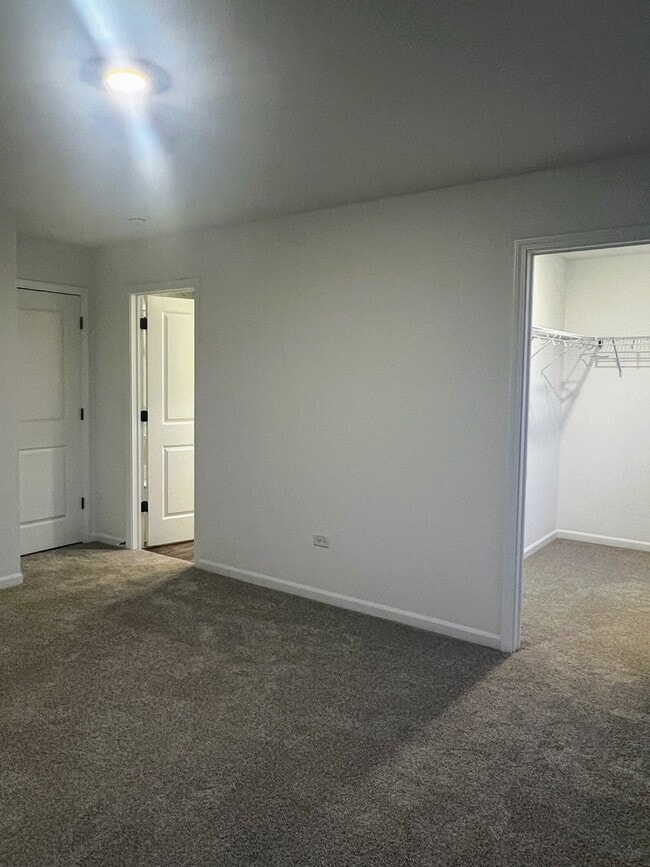 Building Photo - 14940 Dyer Ln