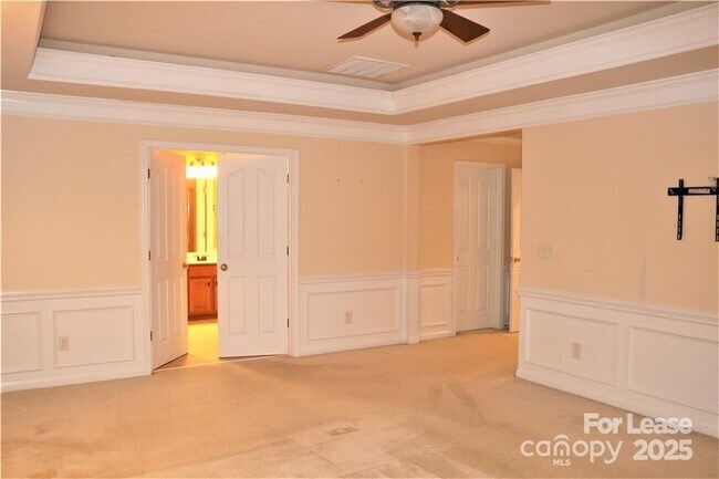 Building Photo - 913 Lillieshall Rd