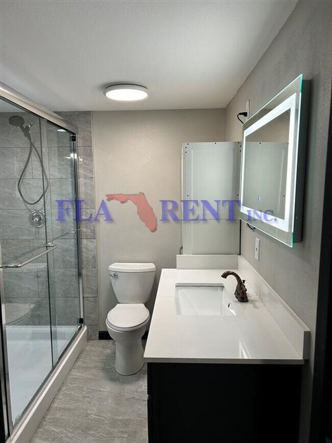 Building Photo - **3/2 lovely home with separate 1/1 In law suite**