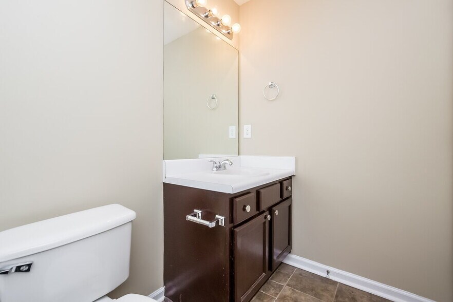 Building Photo - 200 Greystone Cir