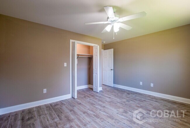 Building Photo - 2331 Peachwood Cir NE