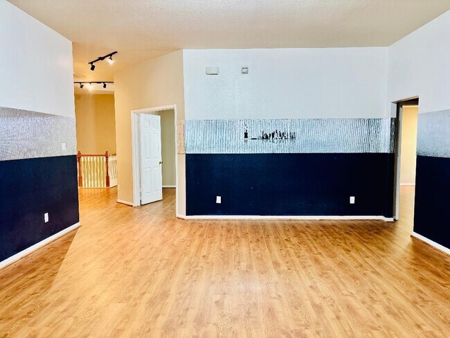 Building Photo - 9947 Valance Way