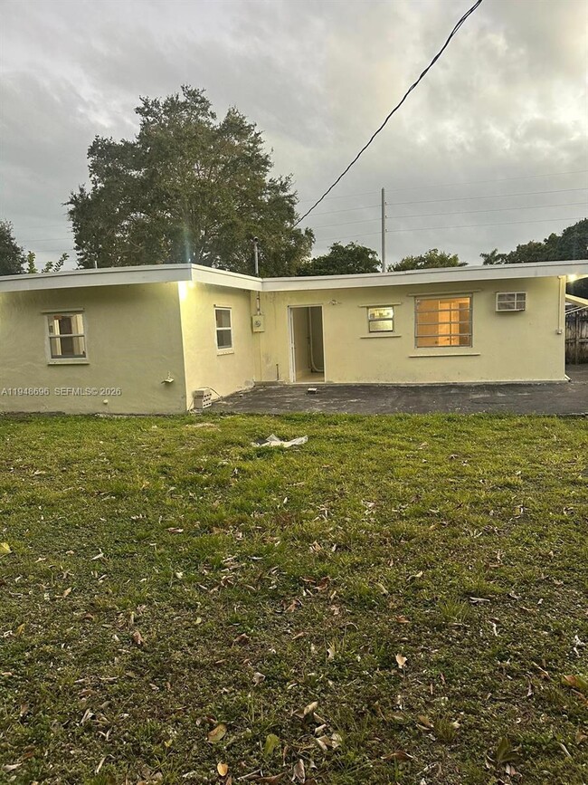 Building Photo - 1705 NE 157th Ter