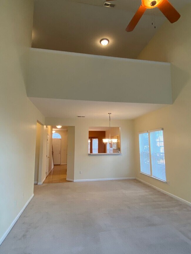 Building Photo - Updated 3 Bed, 2.5 Bath Townhome Available in Mauldin!