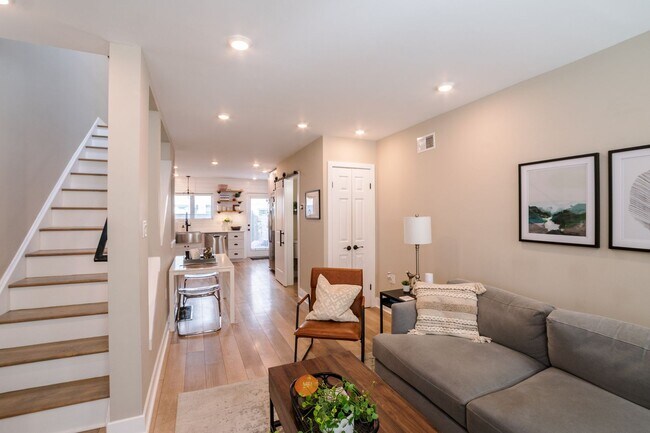 Building Photo - Two Bedroom Point Breeze Home