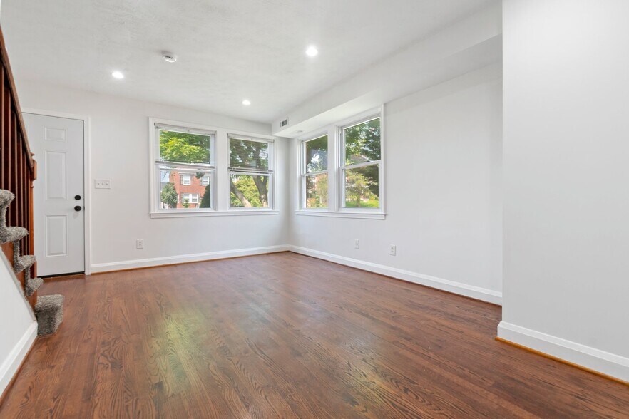 Building Photo - 3920 Wilke Ave