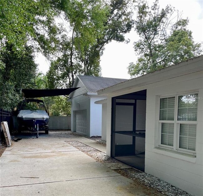 Building Photo - 918 Golfview St