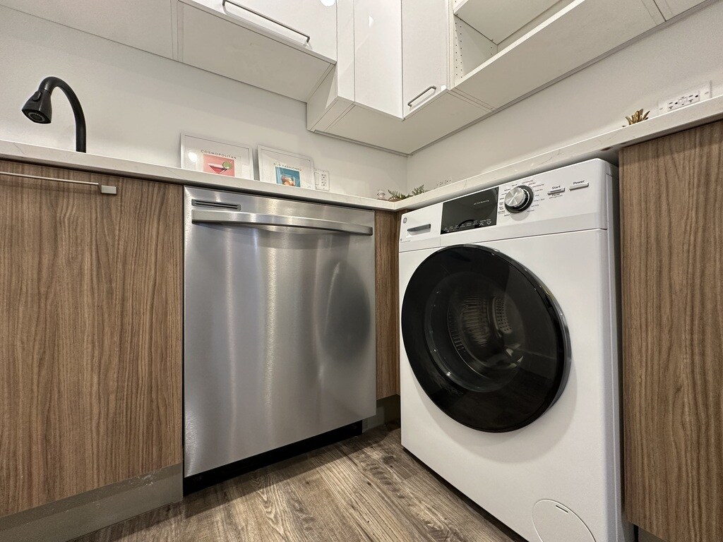 Building Photo - 941 W Carmen Ave