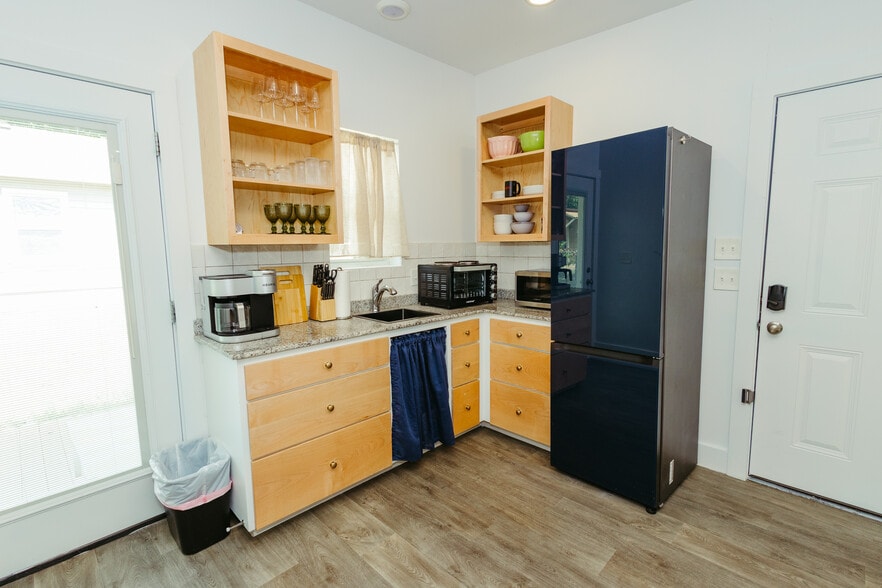 Building Photo - 3900 Leland Ave