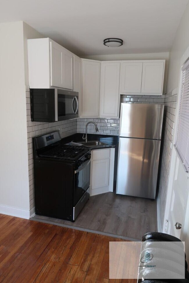 Building Photo - 1 bedroom in CHICAGO IL 60626