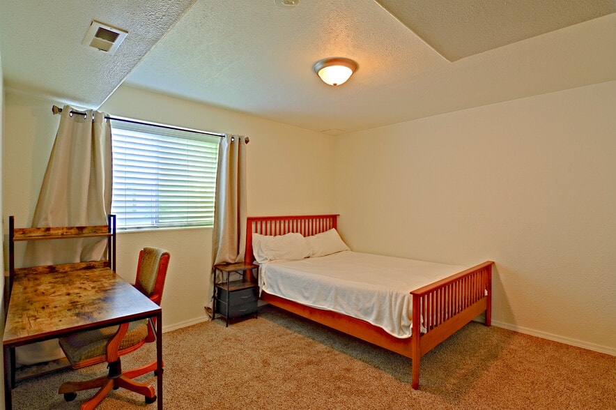 Building Photo - 5957 N Saint Croix Dr