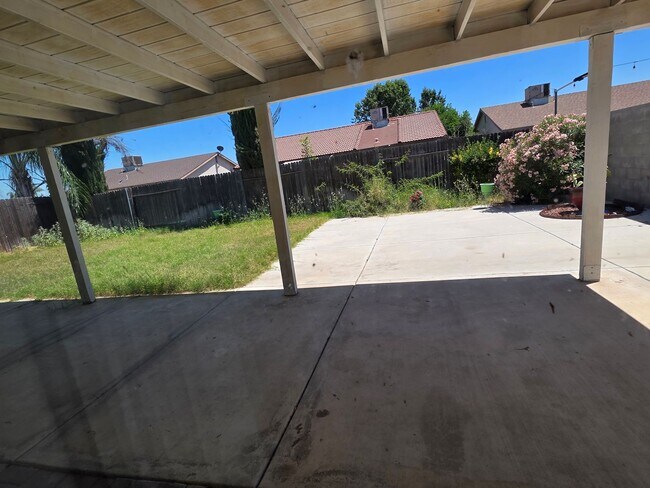 Building Photo - 1305 Quartz Hill Rd