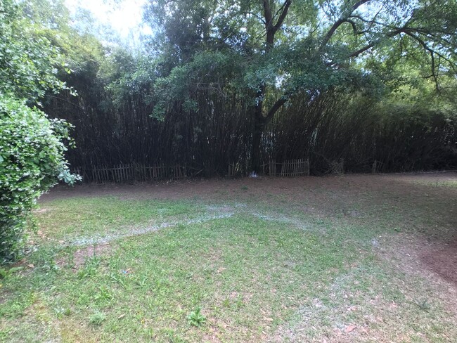 Building Photo - Three Bedroom House on Savannah Southside