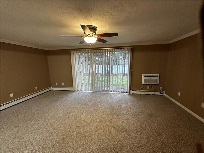 Building Photo - 205 Woodside Dr