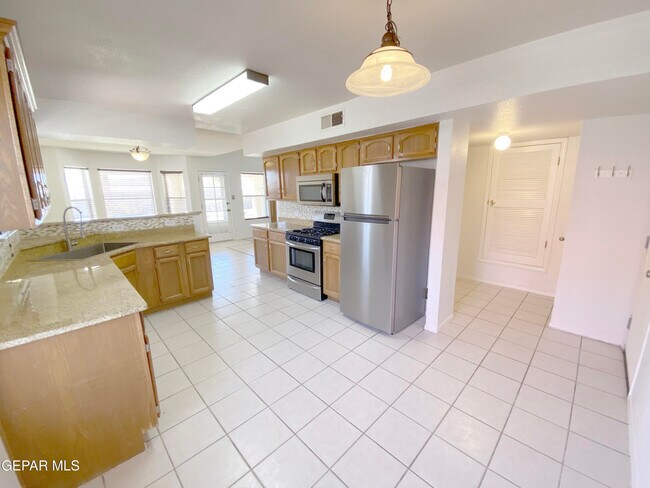 Building Photo - 4320 Loma Del Norte Dr