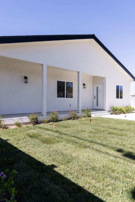 Building Photo - 25102 Everett Dr