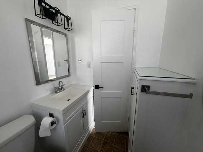 Building Photo - 5279 E The Toledo-Apt 5