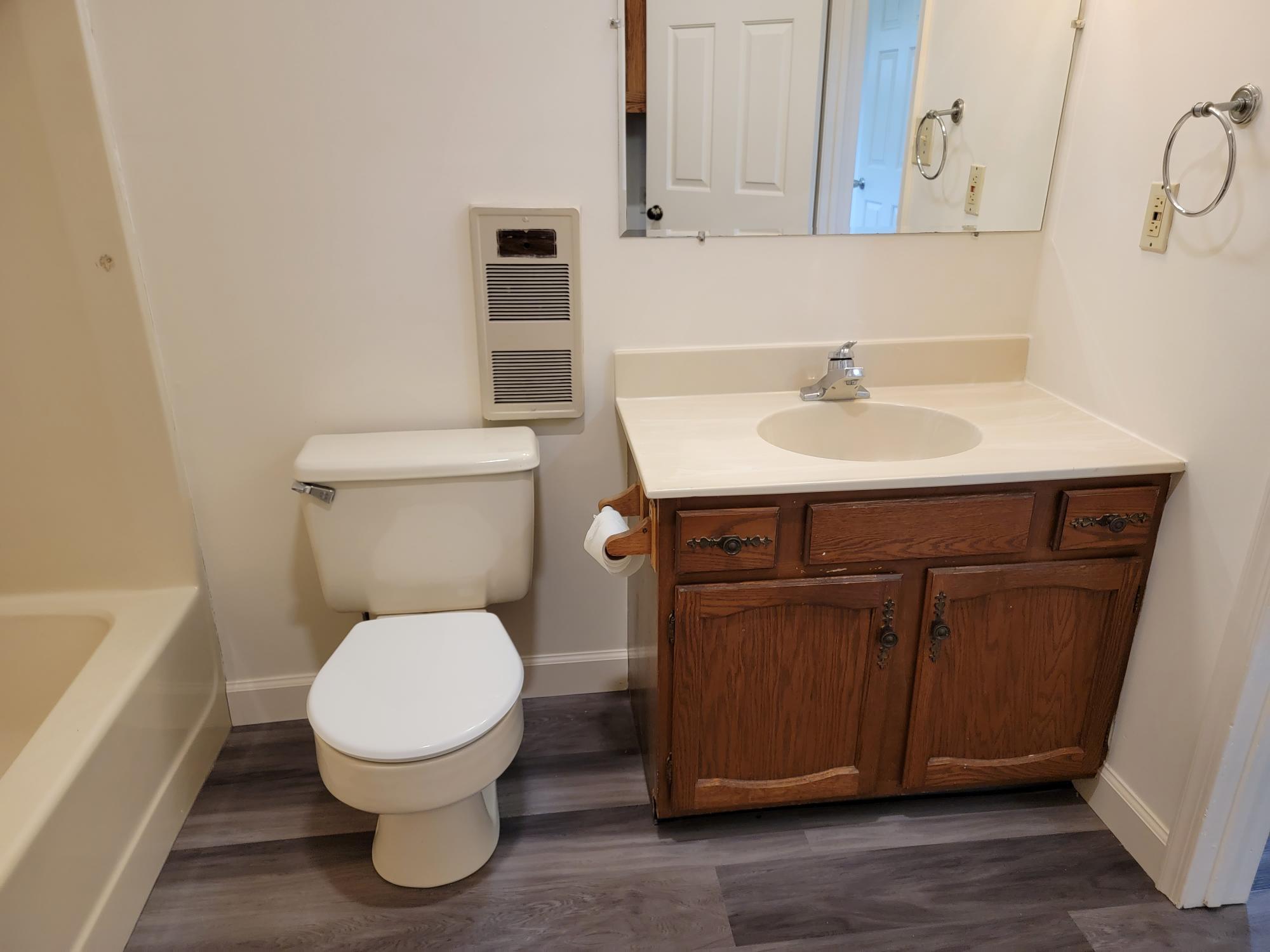 Building Photo - 137 E Walnut St