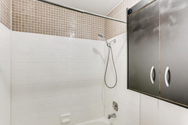 Building Photo - *** NOVEMBER MOVE-IN SPECIAL - Half Off First Month's Rent! ***  Modern 1 bedroom Condo next to UNLV