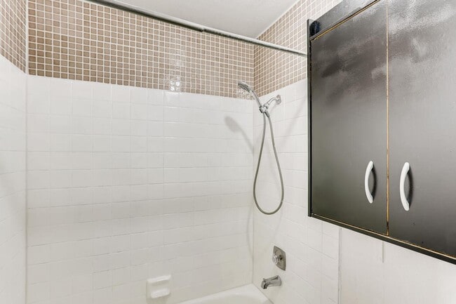 Building Photo - Super CUTE 1 bedroom Condo next to UNLV