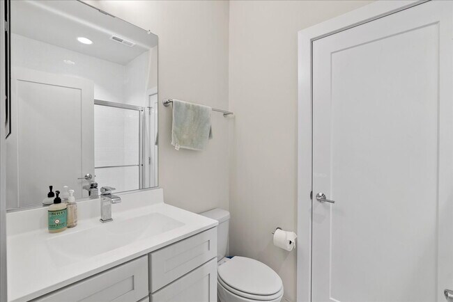 Building Photo - A Glimpse of Serene Living in Chantilly, VA