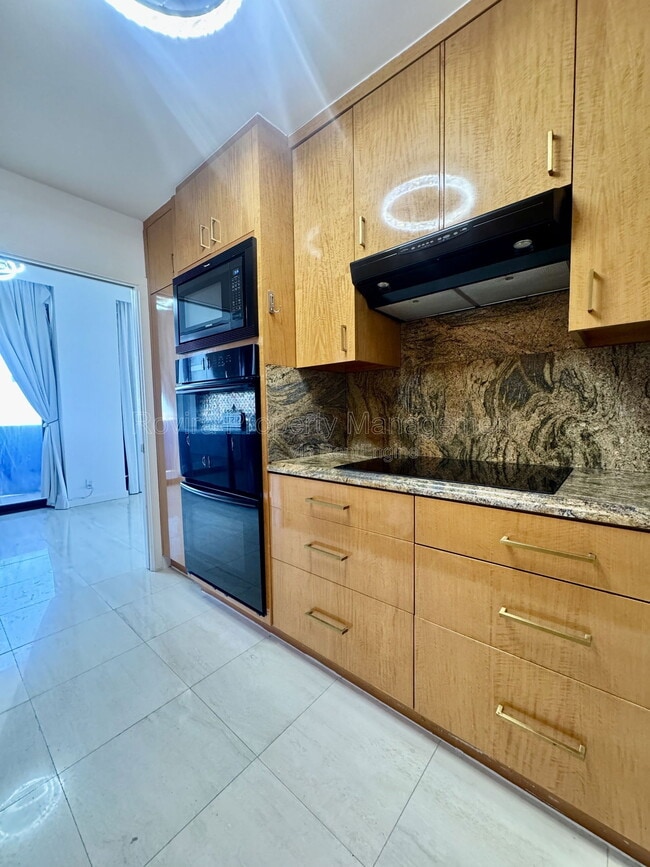 Building Photo - 19667 Turnberry Way