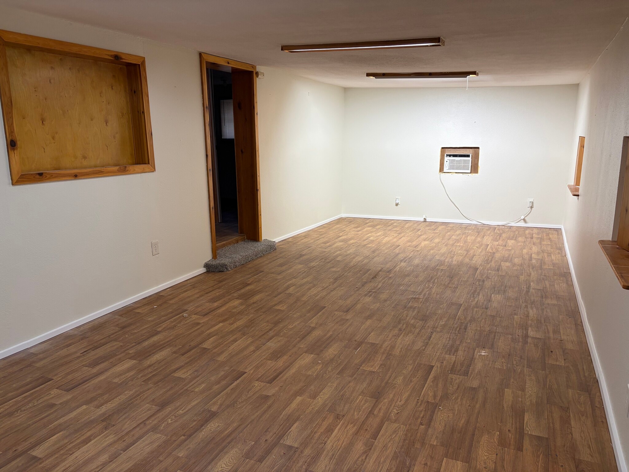 Living - 13312 McComb Rd