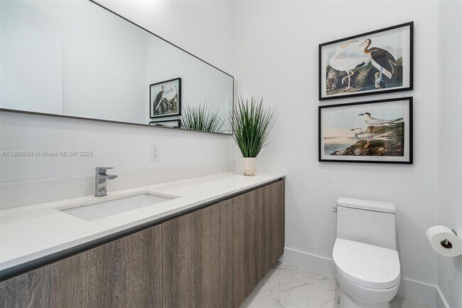 Building Photo - 17550 Collins Ave