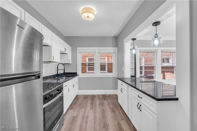 Building Photo - 1353 Phelps Ave