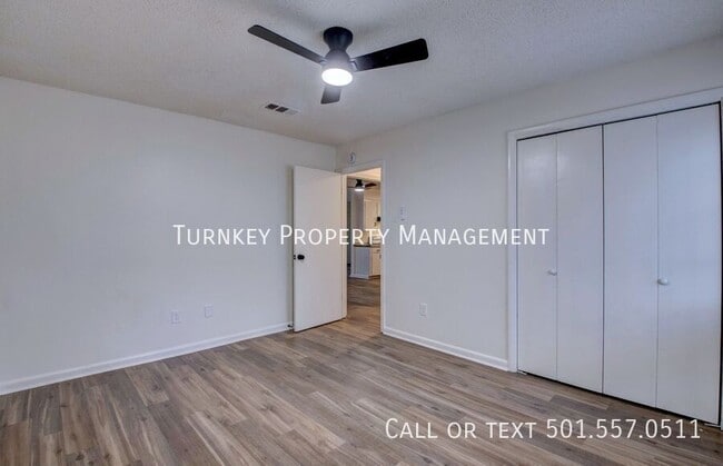 Building Photo - 1905 Labette Manor Dr