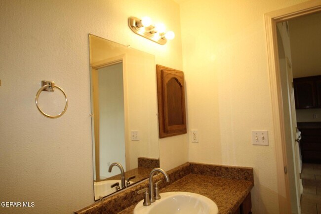 Building Photo - 456 Passmore Rd