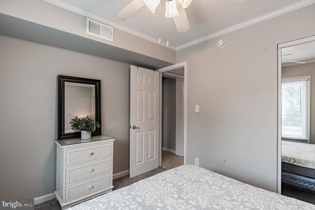 Building Photo - 121 Newport Bay Dr