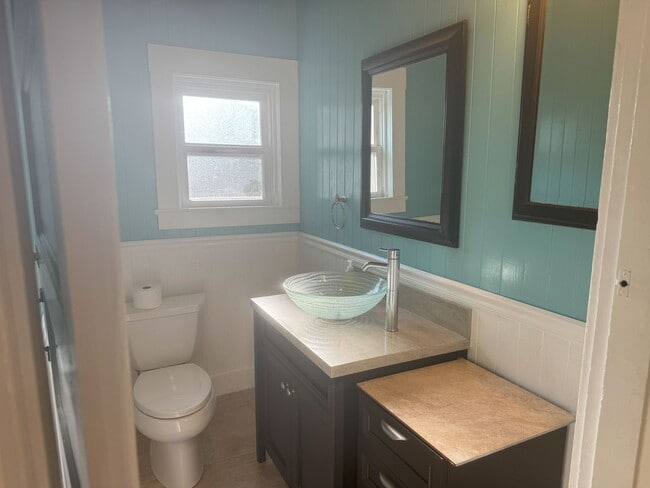 Building Photo - Charming Historic Home for Rent in Downtow...