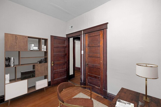 Building Photo - Charming Two Bedroom Apartment Minutes fro...