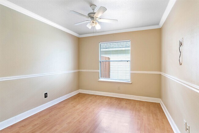 Building Photo - 7811 Fall Glen Dr