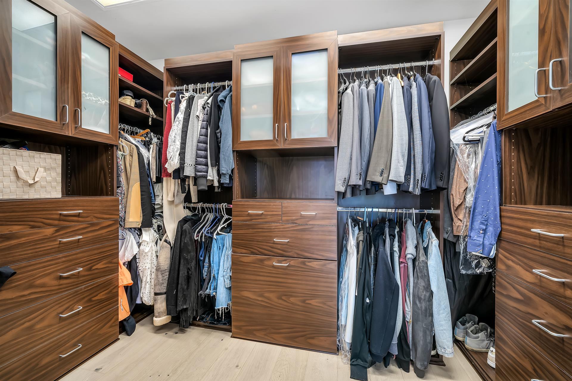 Building Photo - 2324 Banyan Dr