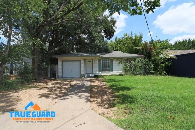 Building Photo - 619 Truman St