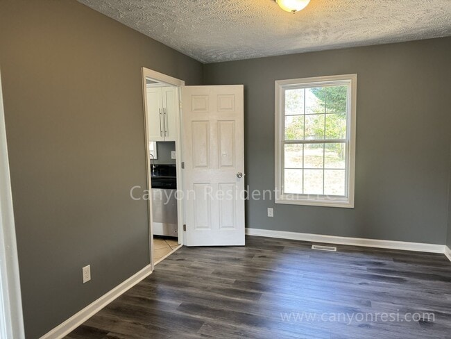 Building Photo - 1231 Alexwood Dr