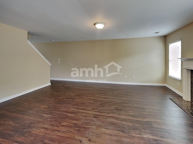 Building Photo - 2920 Mayfair Dr